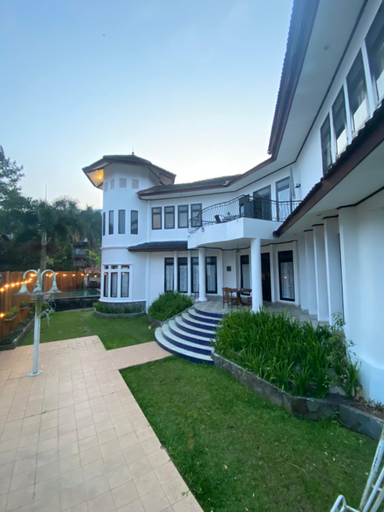 Exterior & Views, Villa Laura, Bogor