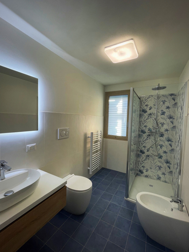 Bathroom 4, Farfalla Blu, Ragusa