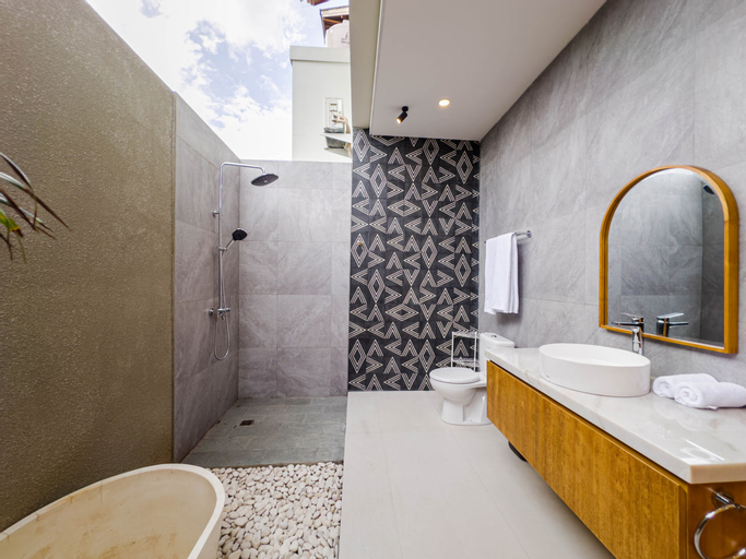 Bathroom 10