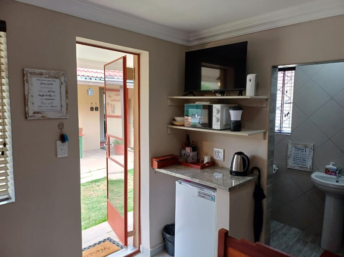Others 5, Tuiskoms & Toeka Guesthouse, Dr Kenneth Kaunda