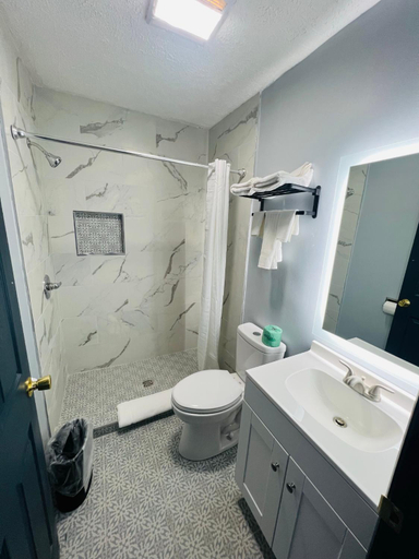 Bathroom 3, Hillsboro Inn & Suites, Highland