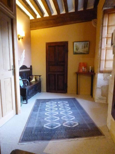 Others 2, 2 Suites dans demeure authentique du XVEME, Sarthe