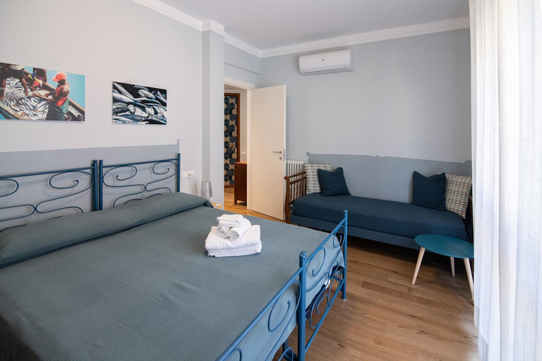 Bedroom 2, U MAE MA, UN PASSO DAL MARE, Genova