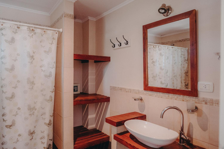 Bathroom 5, Altos del Chiquin, Lobería