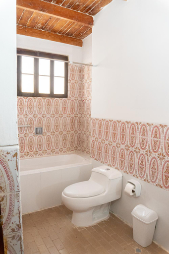 Bathroom 3, HAWKA, Ica