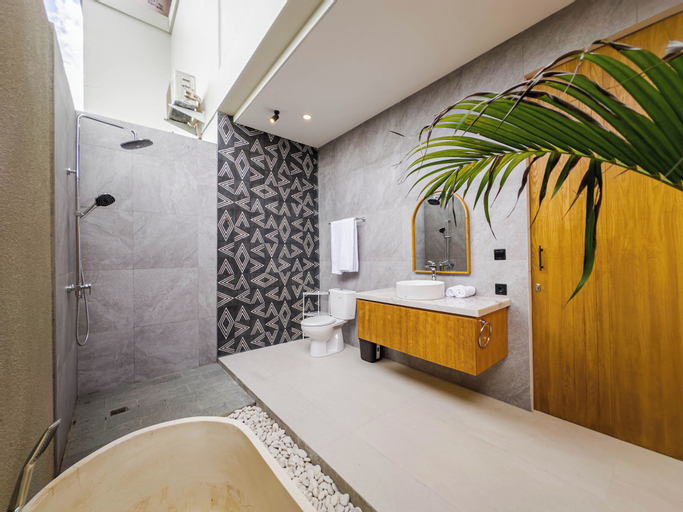Bathroom 7