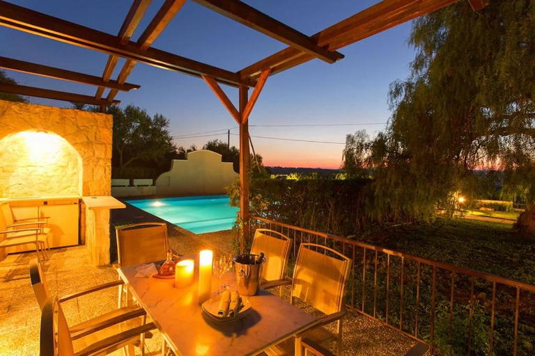 4, Villa Kapodistria, Crete
