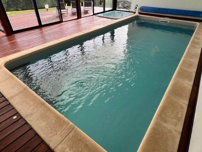 Pool 4, Attractive Holiday Home With Garden, Finistère