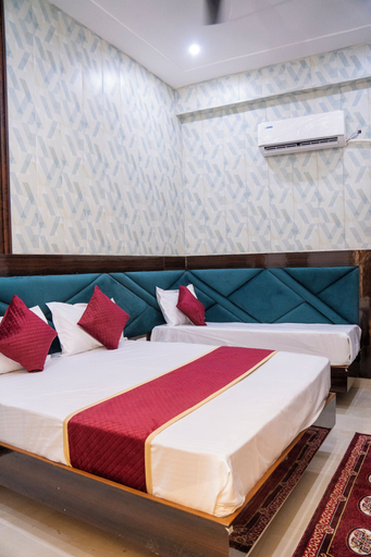 Room 4, SR GUEST HOUSE, Agra