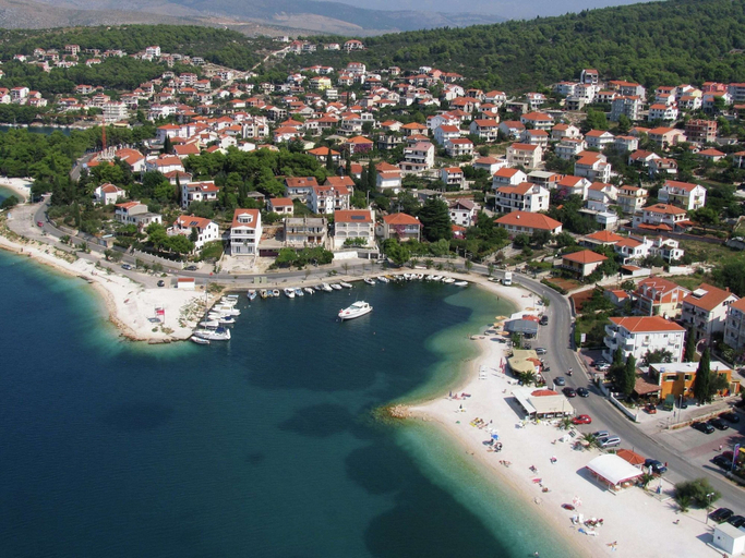 Exterior & Views 2, Apartment in Okrug Donji for 4 Person, Okrug