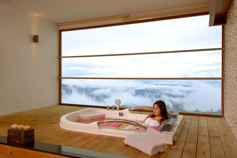 Bathroom 4, Amber Dale Luxury Hotel and Spa, Idukki