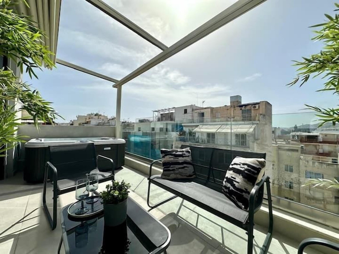 Others 3, BlueMotion - CentralSuite, Attica