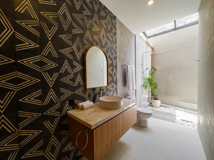 Bathroom 8