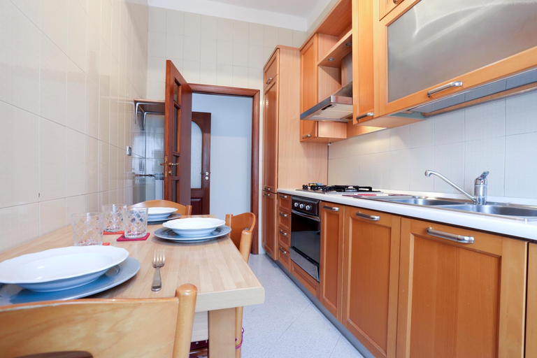 Others 4, Bright Apartment near the sea with parking, Salerno