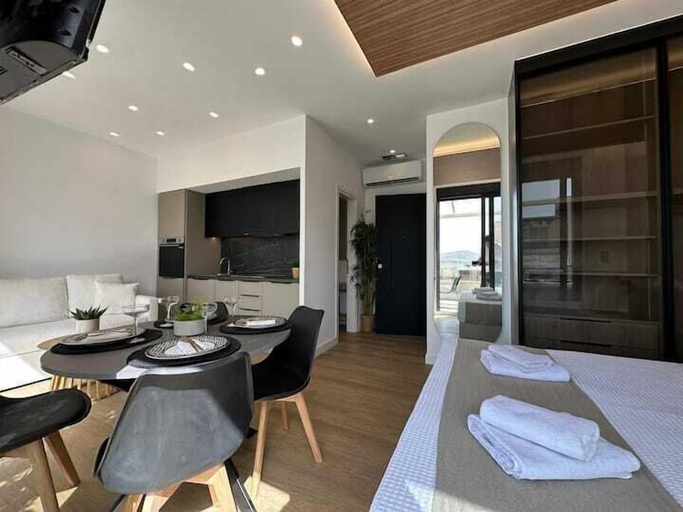 Others 5, BlueMotion - CentralSuite, Attica