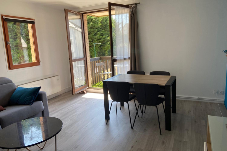 Others 5, Spacious T3 with balcony - close to town center, Calvados