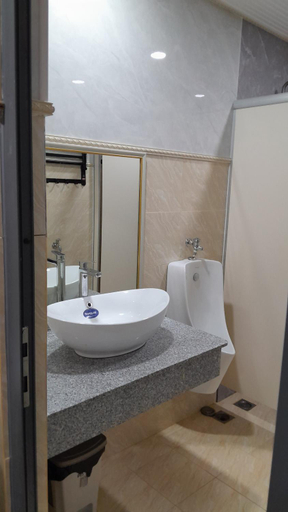 Bathroom 2, THU'S APARTMENT near Ben Thanh Market, District 1