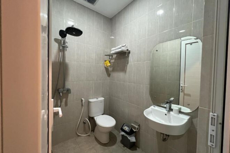 Bathroom 7