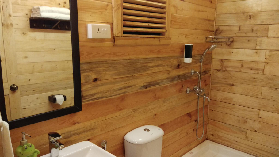 Bathroom 13