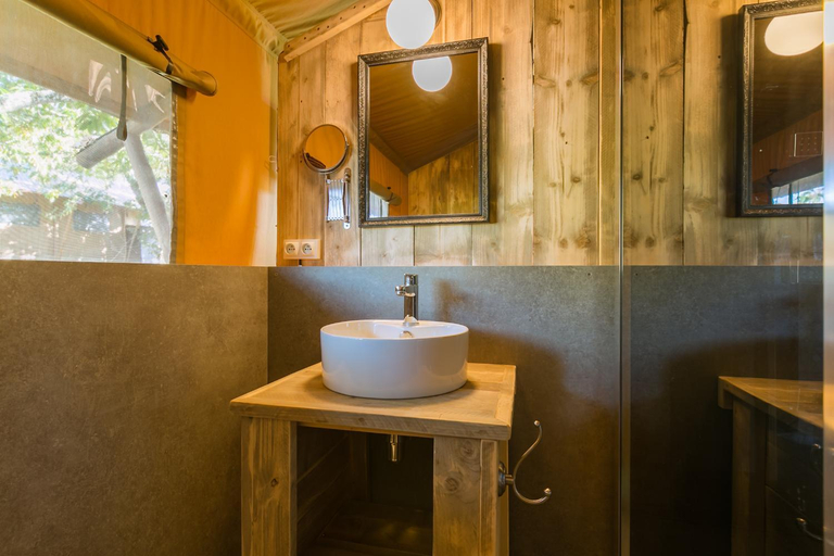 Bathroom 3, Village de Montmarsis, Lot