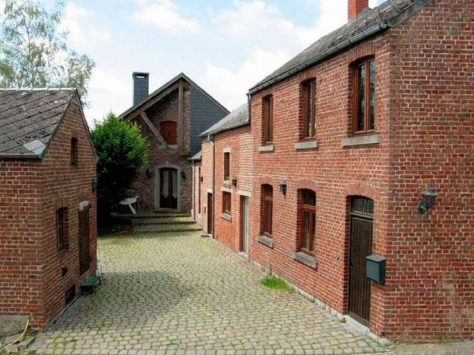 Exterior & Views 2, Quaint Farmhouse in Maffe with a Turkish Bath, Namur