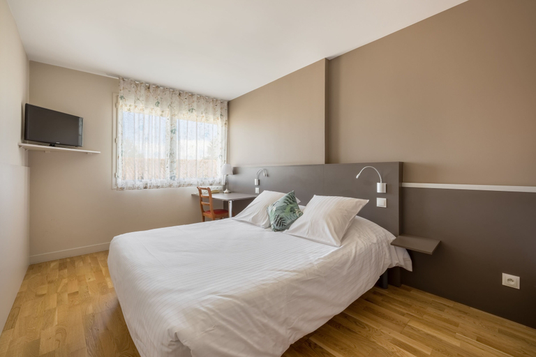 Bedroom 3, Hotel Newport, Rhône