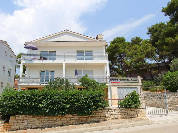 Exterior & Views 1, Apartment in Pula With Garden, Pula