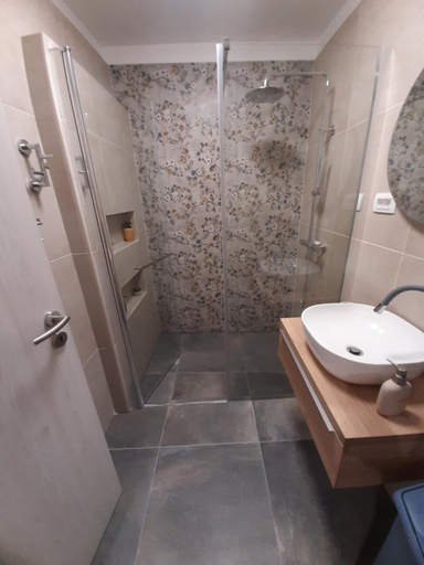Bathroom 3, QR Apartment for Family, Couples or Friends stay, Rijeka