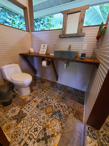 Bathroom 2, ataraxia bocas del toro, Bocas del Toro