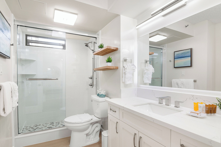 Bathroom 4, Mountain View Condo with King or Queen Bed and Parking, Honolulu