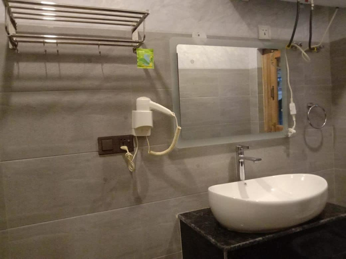 Bathroom 4, Punakha Residency, Guma