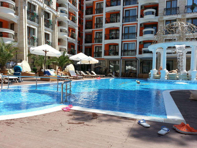 Swimming pool
