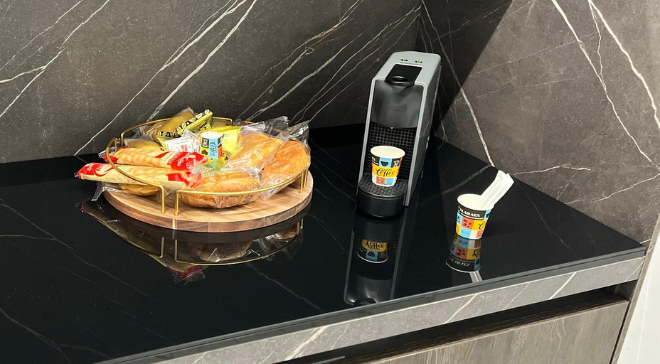 Food & Drinks, Lagi Suites, Napoli