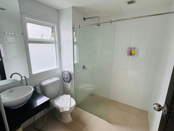 Bathroom 5, La Casa Patong, Phuket Island