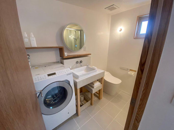 Bathroom 3, HUB INN 離れ, Onomichi