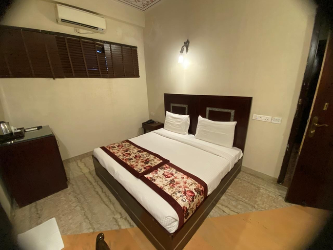 Bedroom 4, Hotel Maple Ridge, Agra
