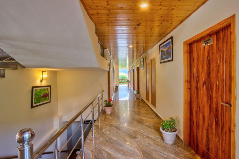 Public Area, Hotel Grand Oasis, Kullu