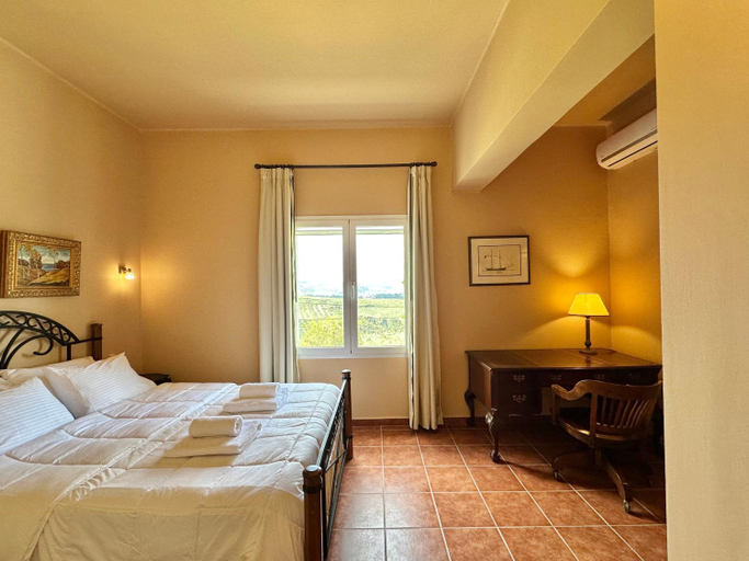2, Villa Kapodistria, Crete