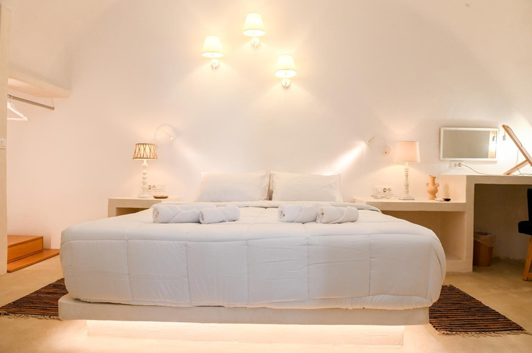4, Three Bells Suites, South Aegean