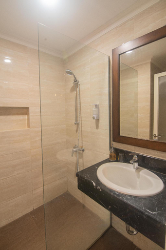 Bathroom 16