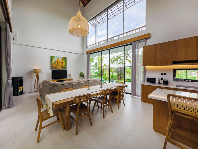 Dining Room 8