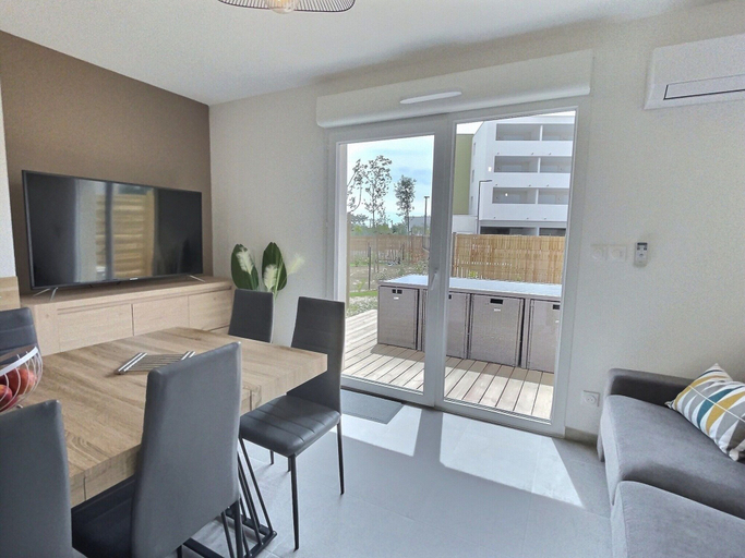 Living room 2, Luxurious Maisonette With Washing Machine Near Valras-plage, Hérault