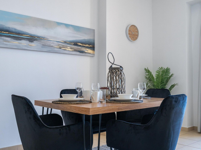 Dining 4, Stunning 1BR Apt City View JBR Beach by Belvilla, Dubai