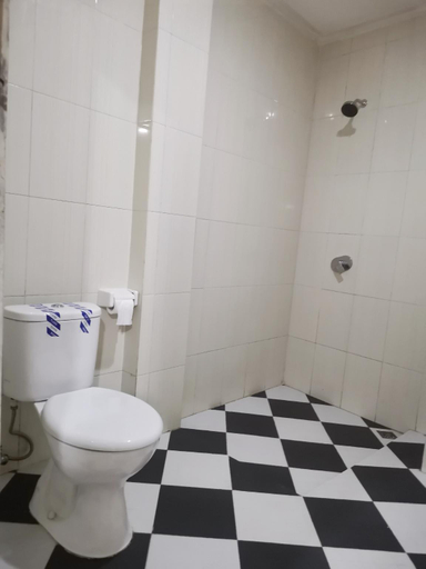 Bathroom 16