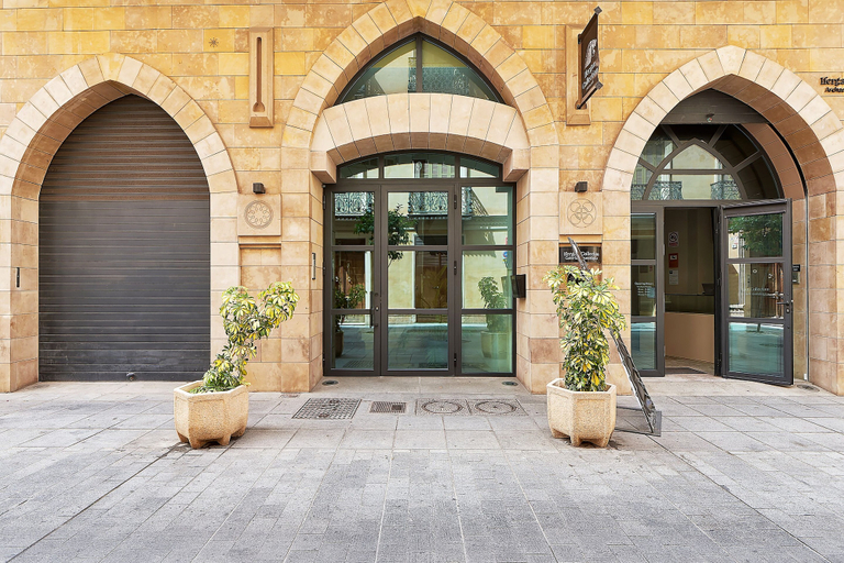 Exterior & Views