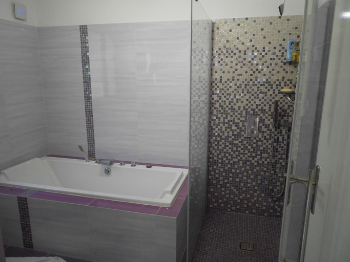 Others 5, CHAMBRE PARENTALE 1, Alpes-Maritimes