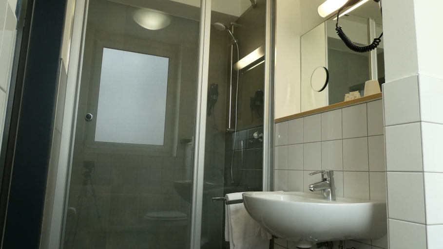 Bathroom 4, CVJM Düsseldorf Hotel & Tagung, Düsseldorf