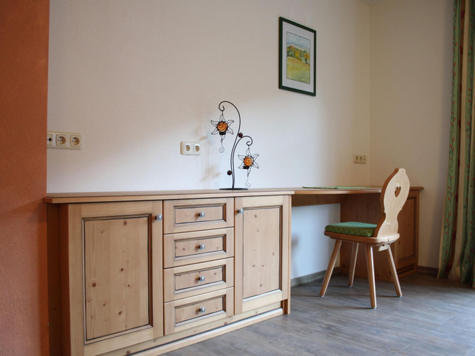 Others 4, Apartment in Leogang Near Ski Slopes, Zell am See