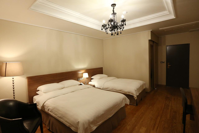 Bedroom 3, Daegu Palgong Emilia Hotel, Gunwi