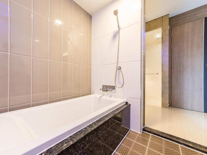 Bathroom 7